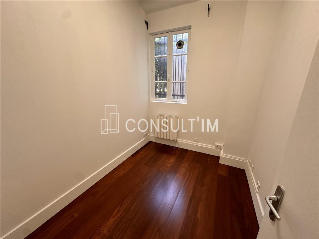 Rue de Montreuil, une boutique de 52m² à louer immédiatement