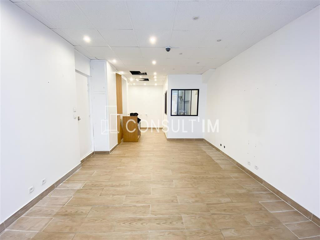 Métro Saint Georges, à louer boutique de 33m²