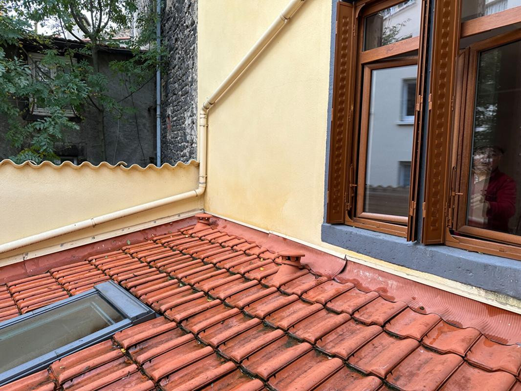 Chamalieres centre Immeuble de 2 lots T2 et T3 duplex 121 m2, cave et sous cave 292000 FAI