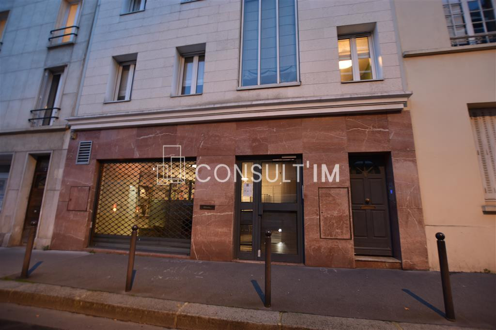Boutique climatisée à usage de bureaux sur deux niveaux