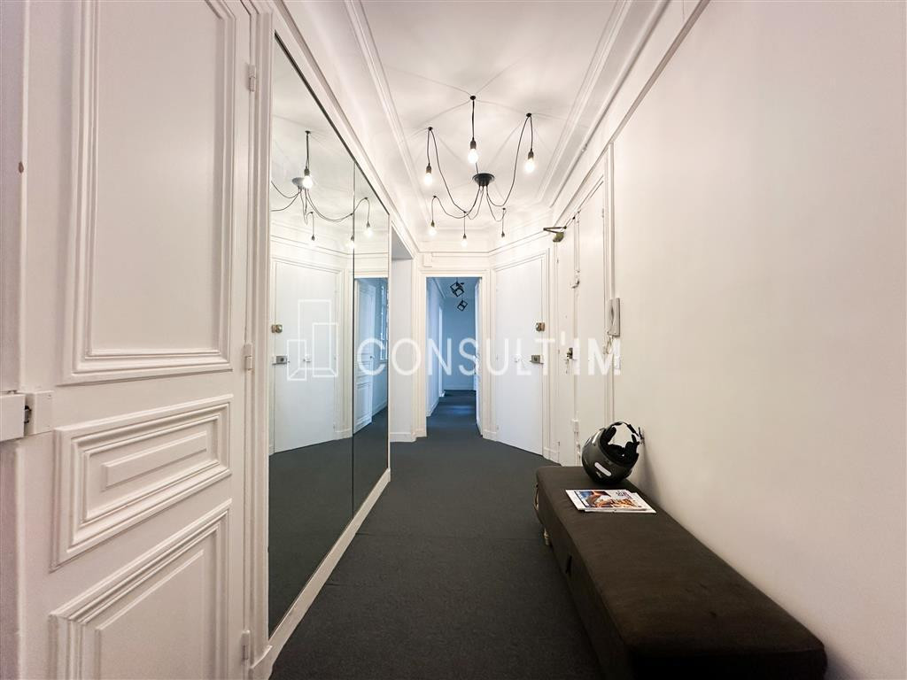Bureaux lumineux avec vue dégagée et distribution rationnelle