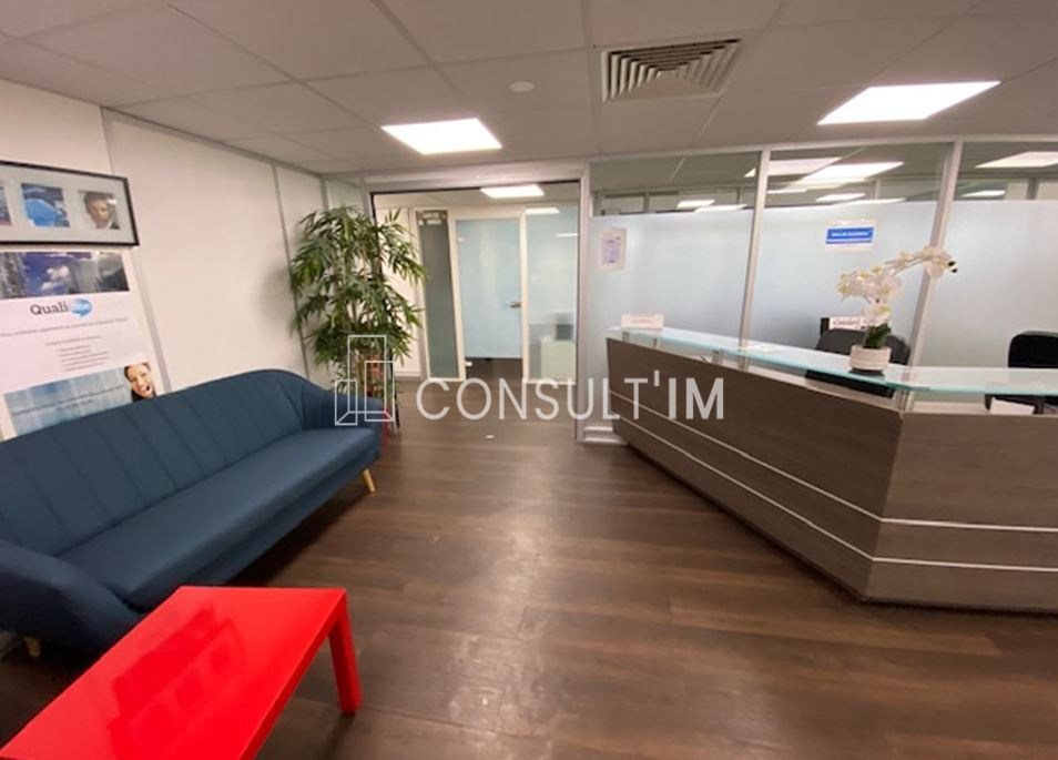 A louer bureaux  avec vue dégagée sur jardin et la Tour eiffel