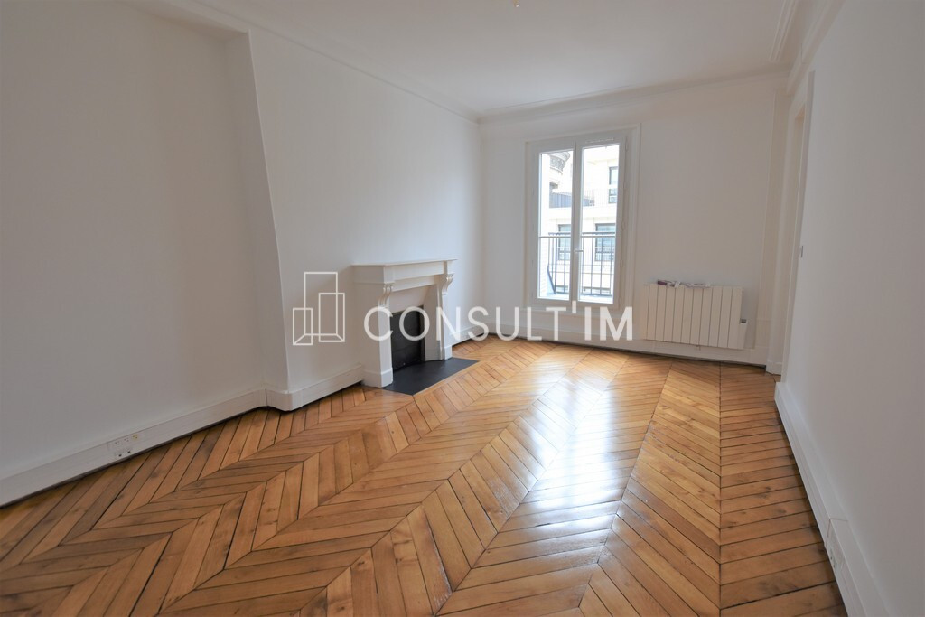 A louer bureaux avec parquet, moulures, cheminées