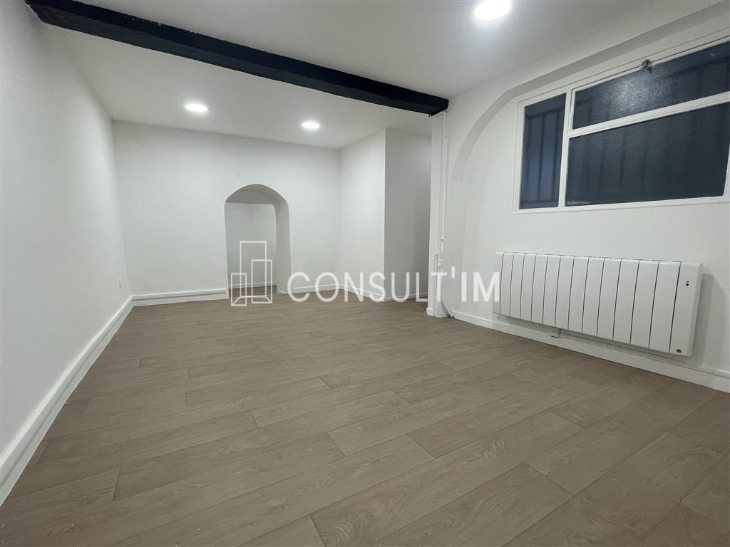 Bonne nouvelle à louer bureaux accès direct sur rue de 86 m²