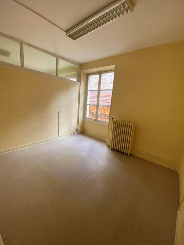 LOCAL PROF. BESANCON - 195 m2