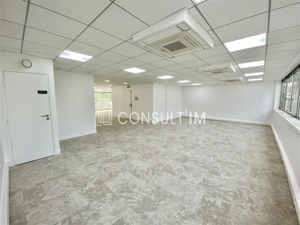 Bureaux Lumineux avec balcon vue sur La Défense