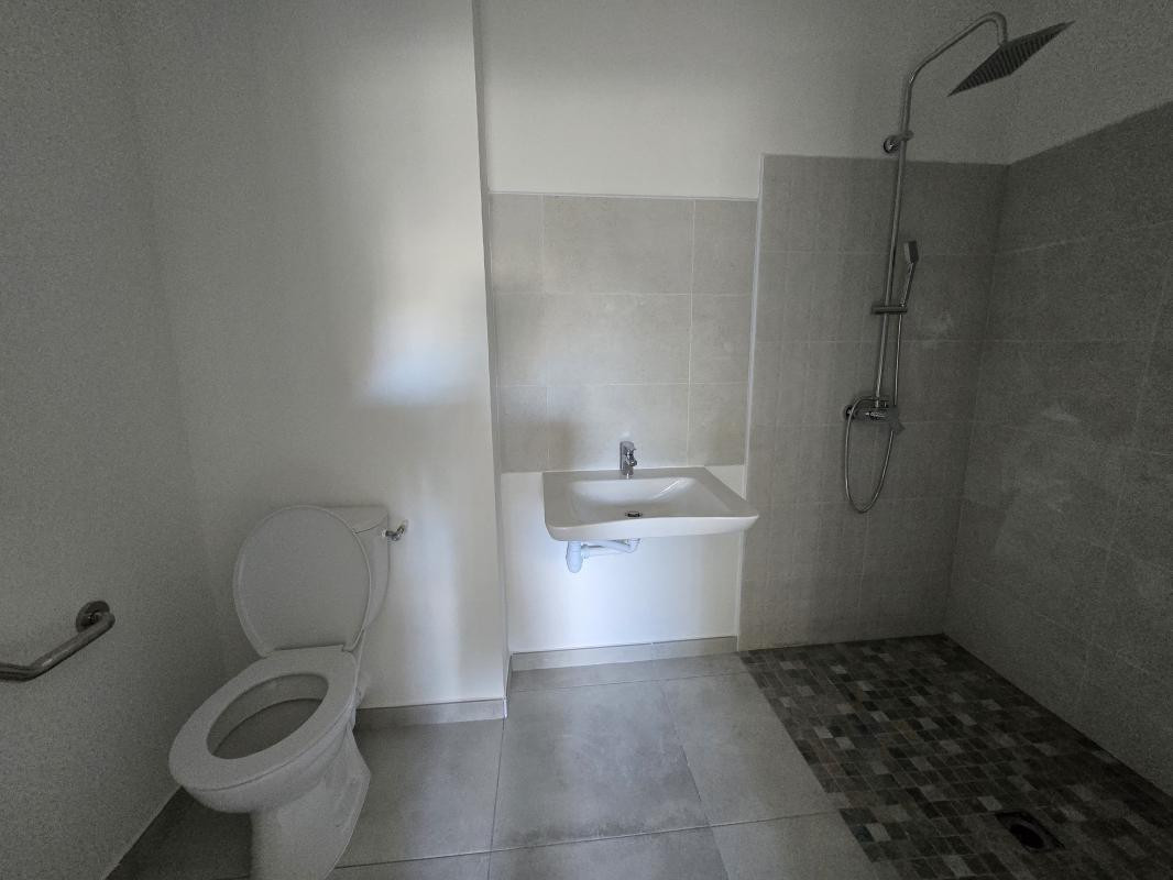 TAMPON - LOCAL / BUREAU DE 121M²