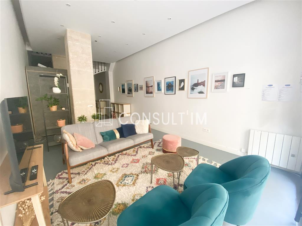 Local commercial avec accès sur rue en RDC et 1er étage