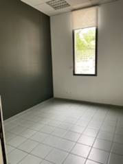 SANS FRAIS - Local commercial 165m² + parkings - Saint Ruf