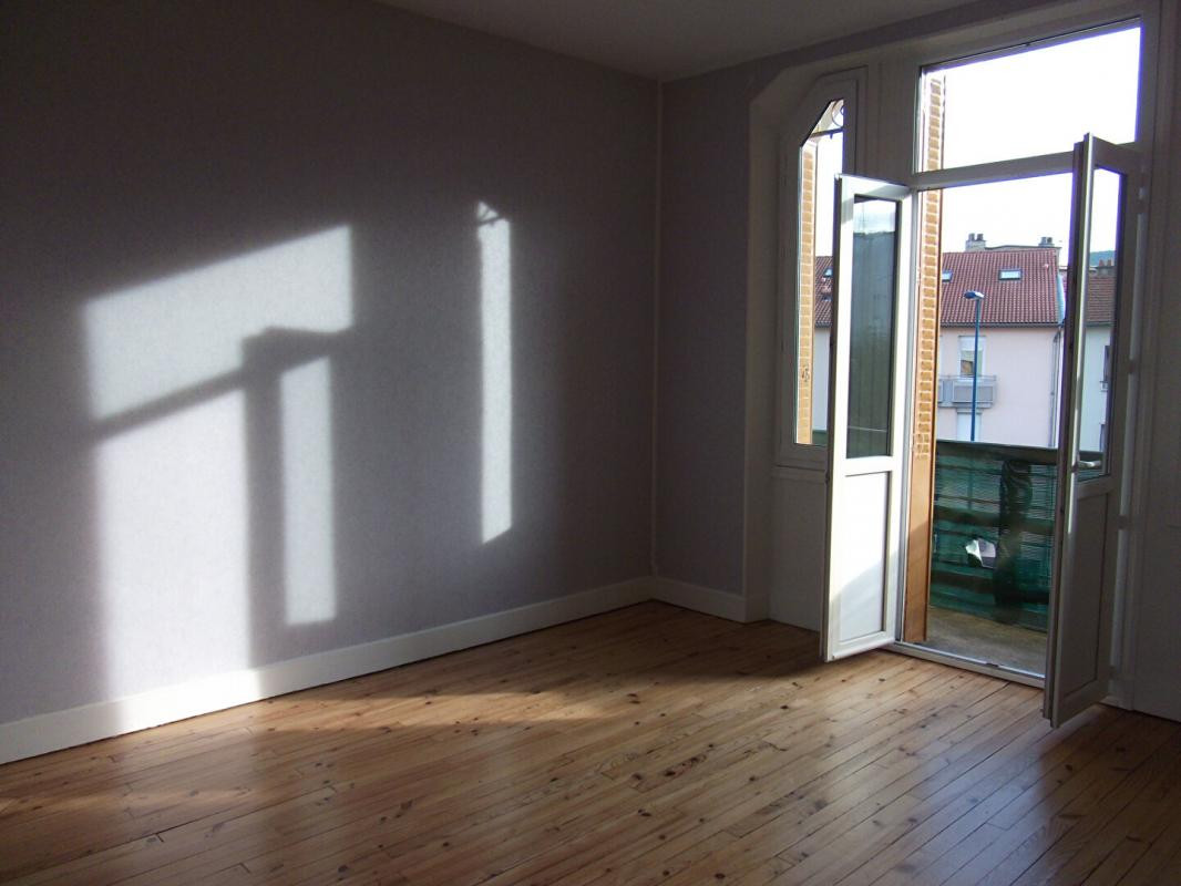 CLERMONT FERRAND, Immeuble  12 pièce(s) 253 m2, rapport 23300/an, jardin, garages, balcon 499800 FAI