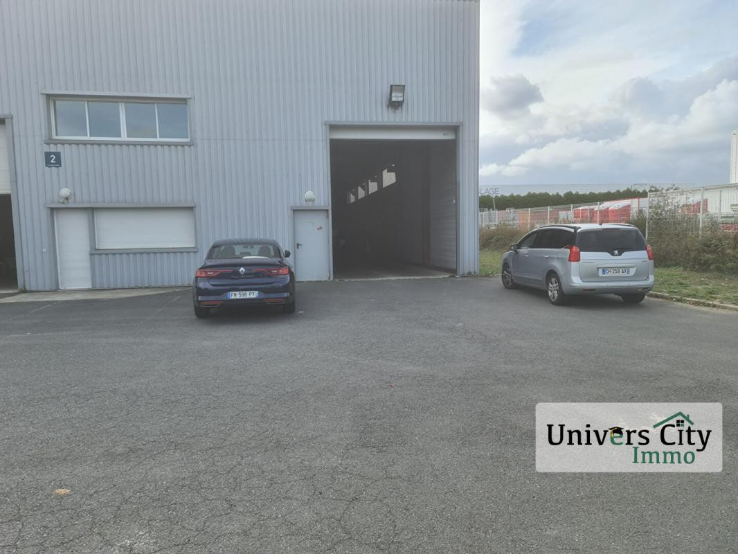 LOCATION  ENTREPOT/ATELIER 520 M2 dont 40 m2 BUREAUX
