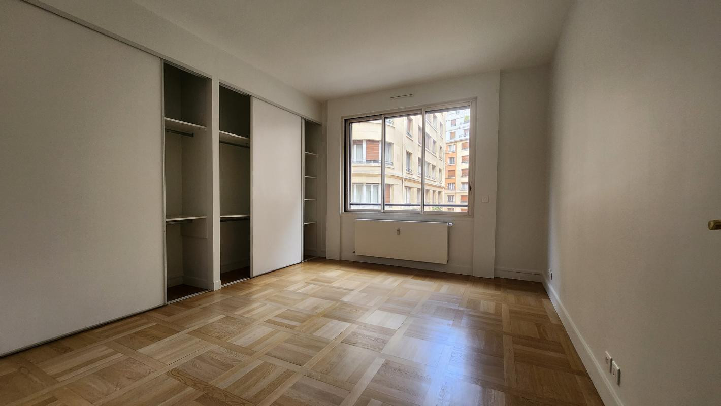 A louer, locaux professionnels de 149 m²