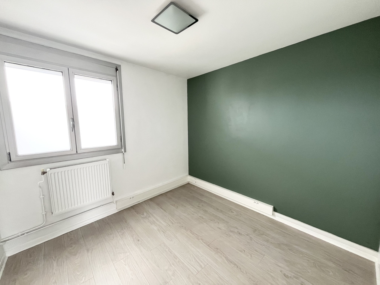 GRADIGNAN CENTRE DANS PÔLE DE SANTÉ LOCAL PROFESSIONNEL CLIMATISÉ 77 M²