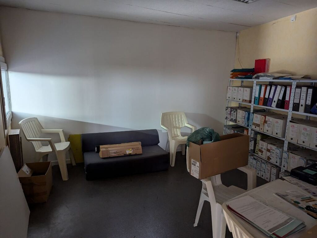EXCLUSIVITÉ - BÂTIMENT ARTISANAL/COMMERCIAL 304 m²