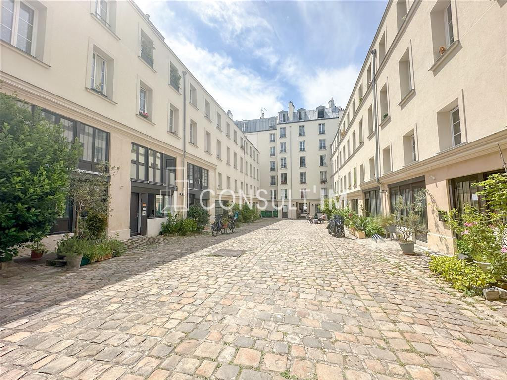 Bureaux rénovés avec très belle hauteur sous-plafond