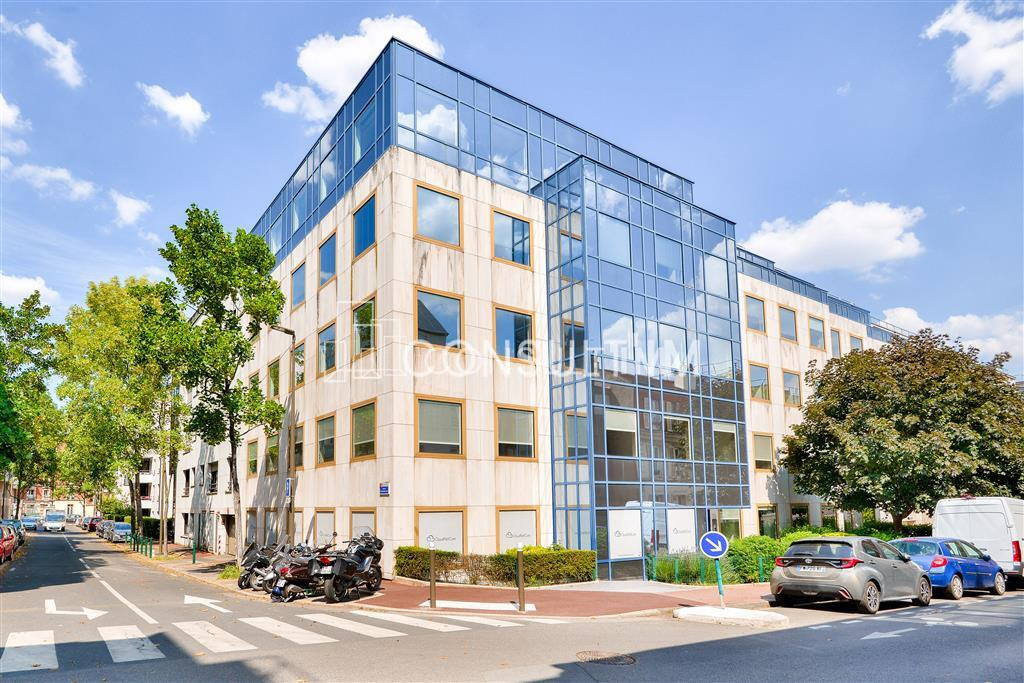 A proximité du Pont de Suresnes, à vendre des bureaux de 483 m² au 2ème étage