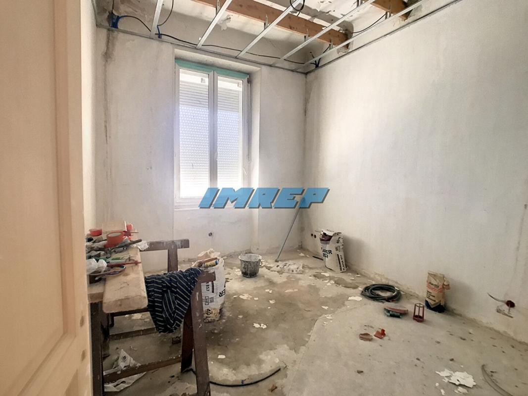 13014   502 m2 parcelle  Immeuble  de 154 m2 avec entrepot en fond de cour