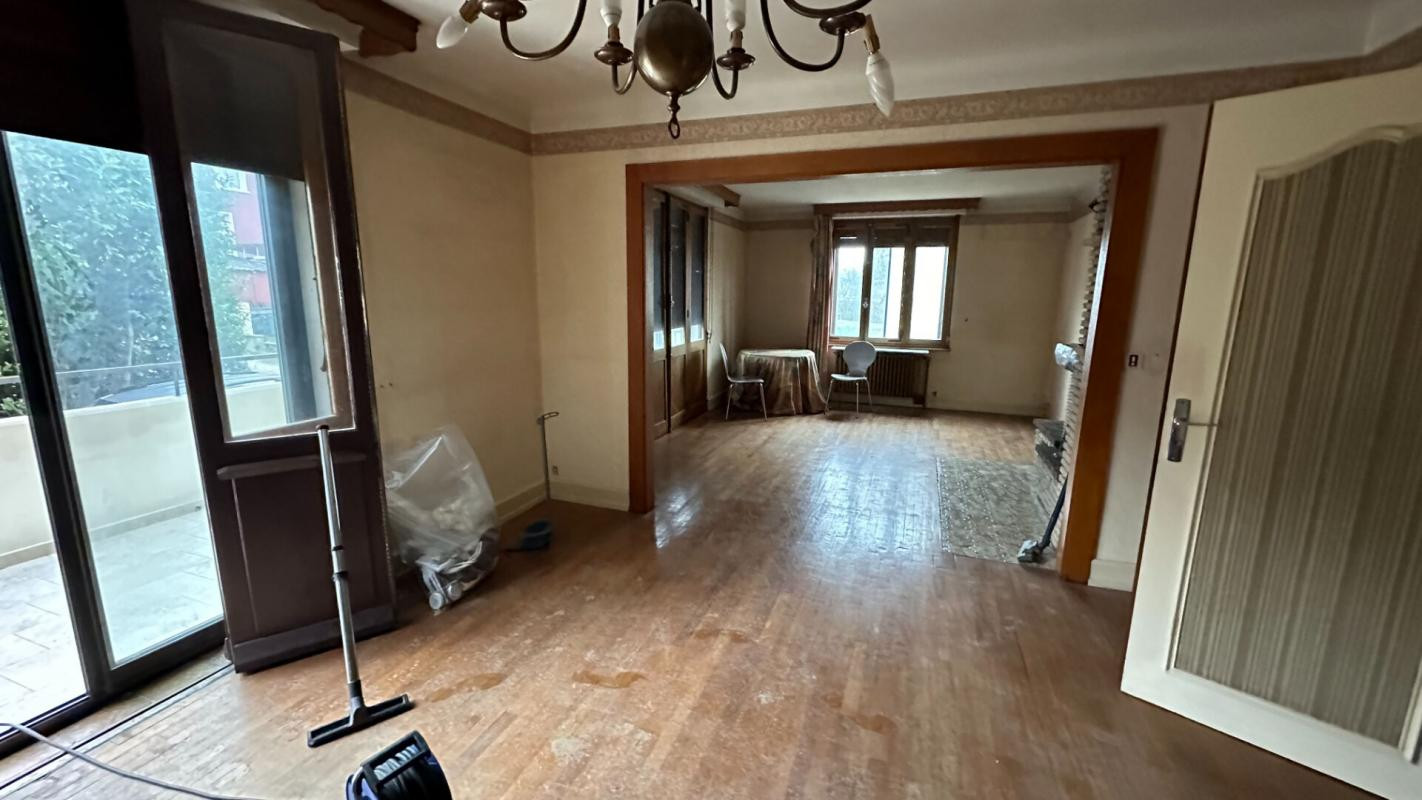 Immeuble de 4 appartements (dont 2 terminés)
