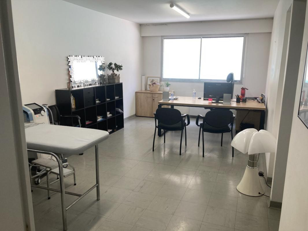 LOCATION - LOCAL PROFESSIONNEL CENTRE-VILLE - 63M2 - 950 EUR