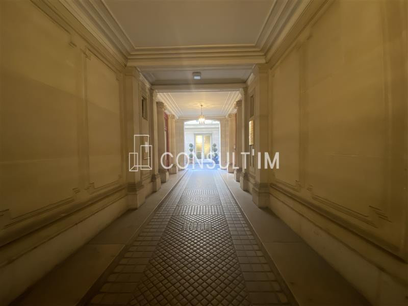 MIROMESNIL - CALME SUR COUR