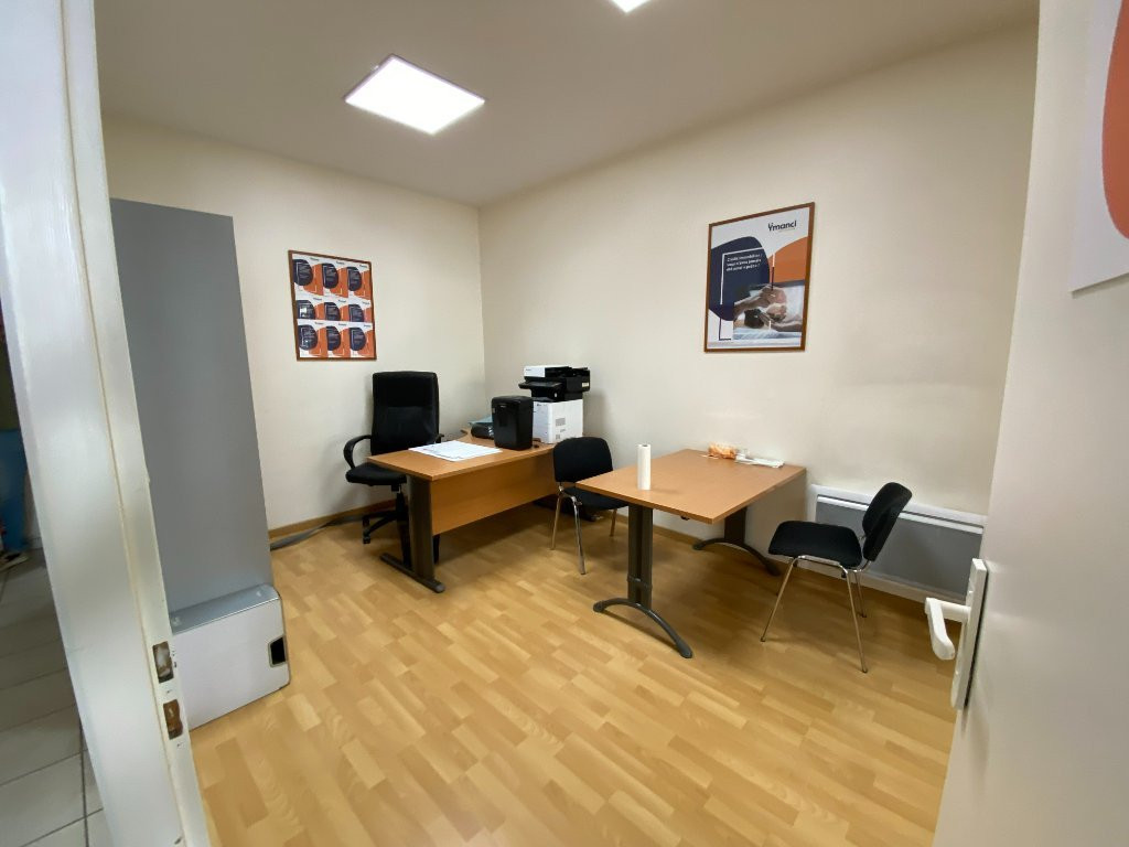 A LOUER - LOCAL COMMERCIAL / BUREAUX