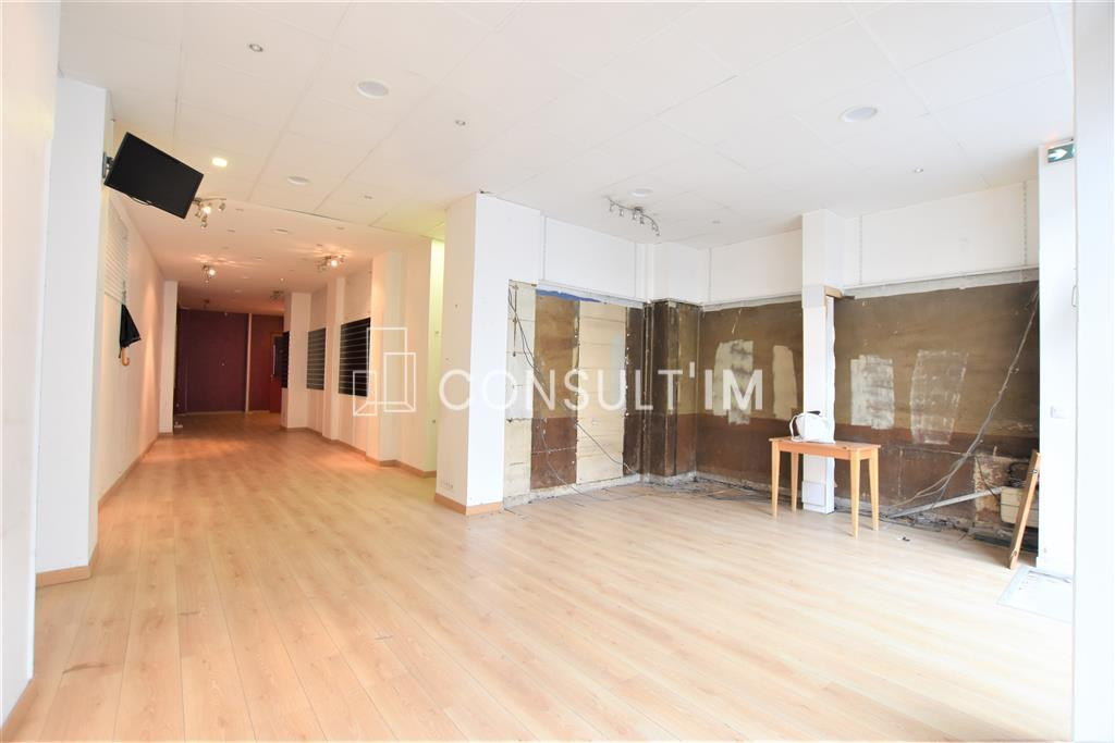 Secteur Sorbonne à louer boutique de plain pied de 75 m²