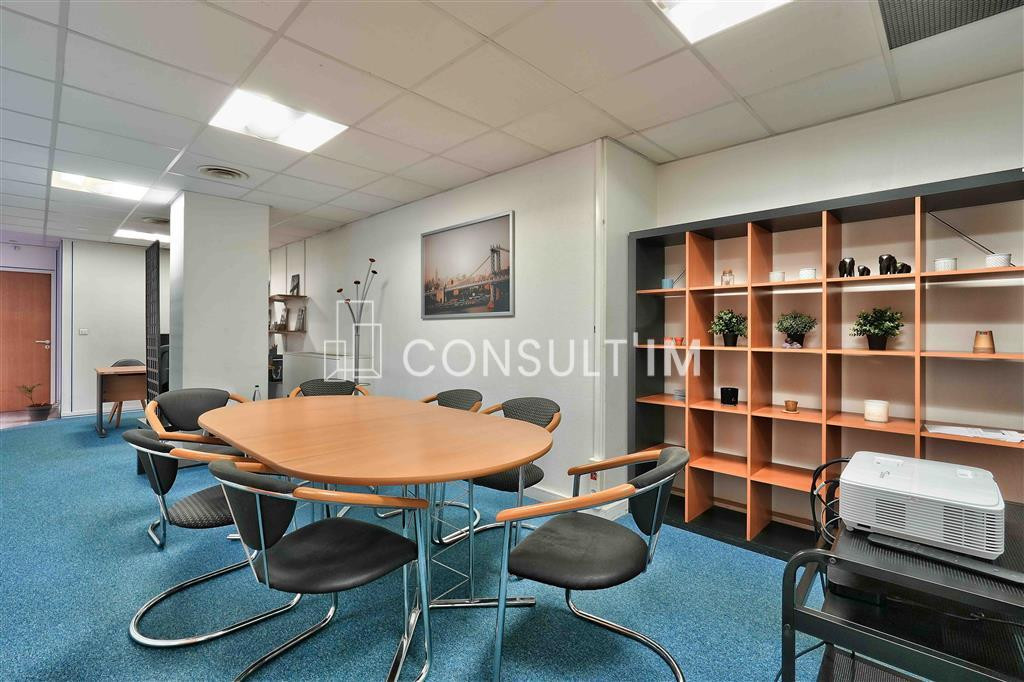 Bureaux à louer de 178 m² en bon état