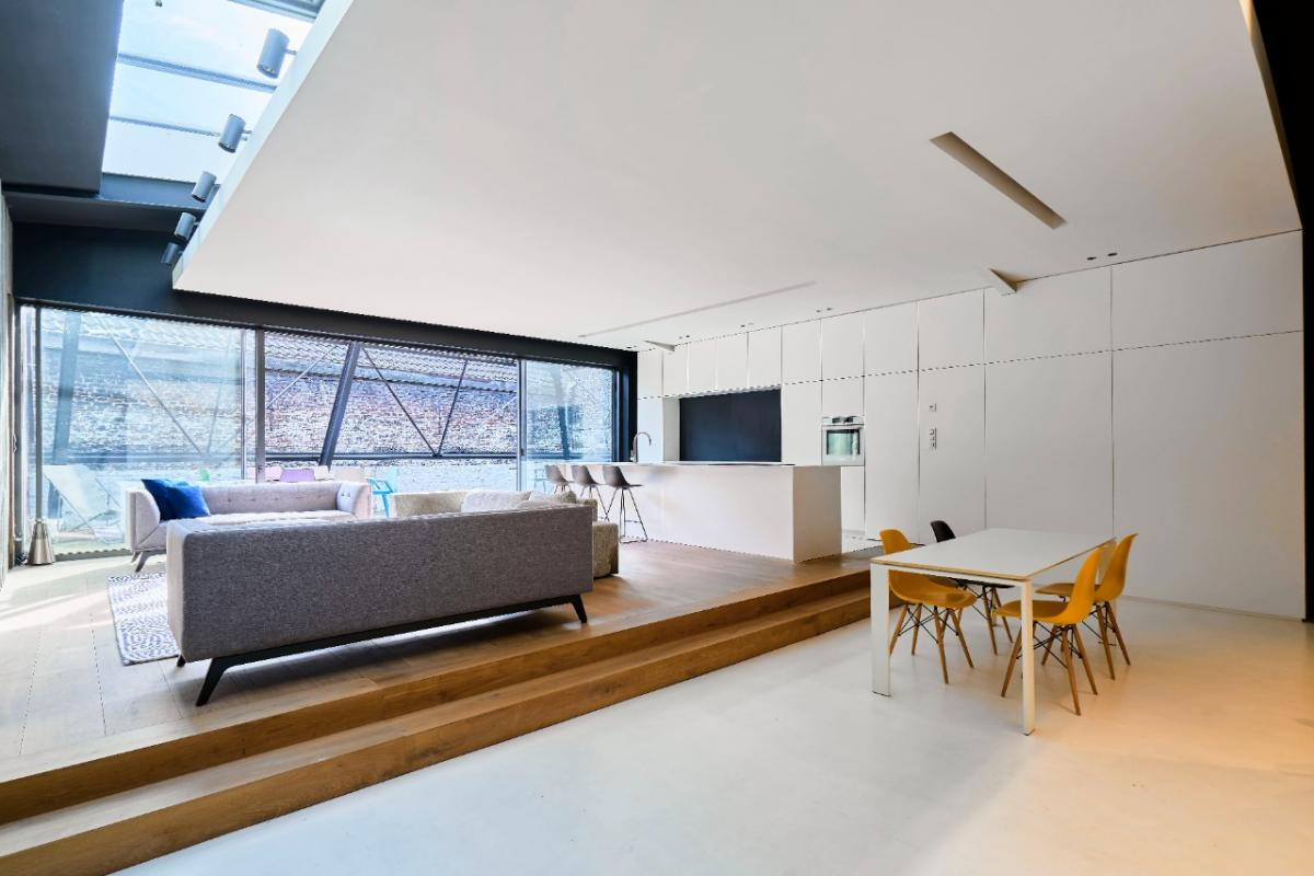 Vieux Lille immeuble de bureaux avec appartement et parkings