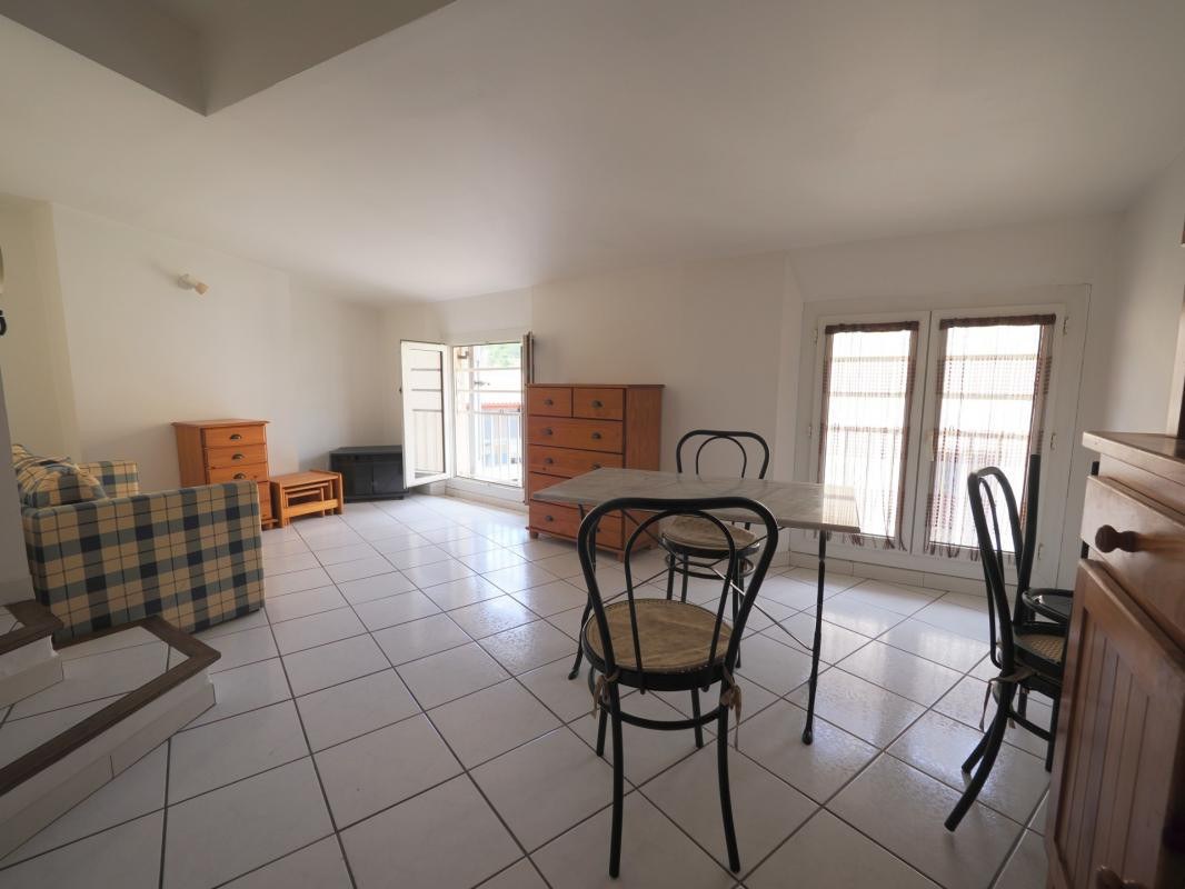 A VENDRE A DIGNE LES BAINS LOT DE 15 APPARTMENTS DONT 8 A RENOVER , PLEIN CENTRE VILLE