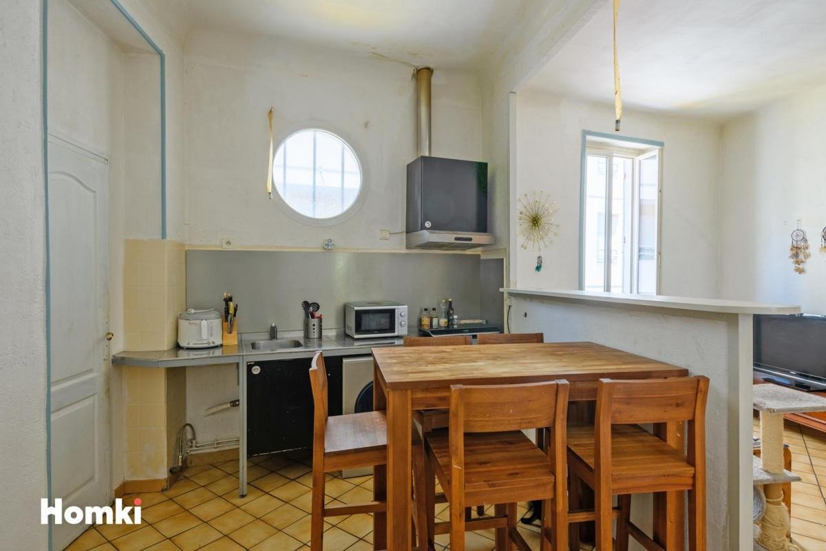 Belle opportunité Immeuble de rapport 4 Lots 202m² centre-ville de Nîmes place Severine excellente r