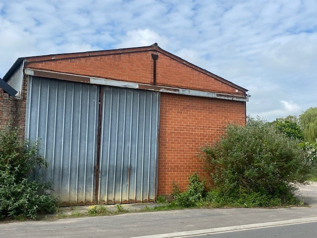 Hangar 300m²
