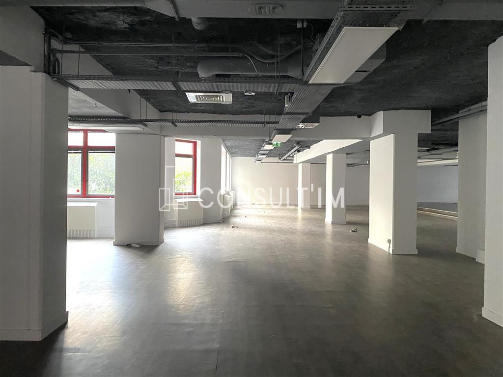 Métro Glacière, à louer, surface de bureaux rénové
