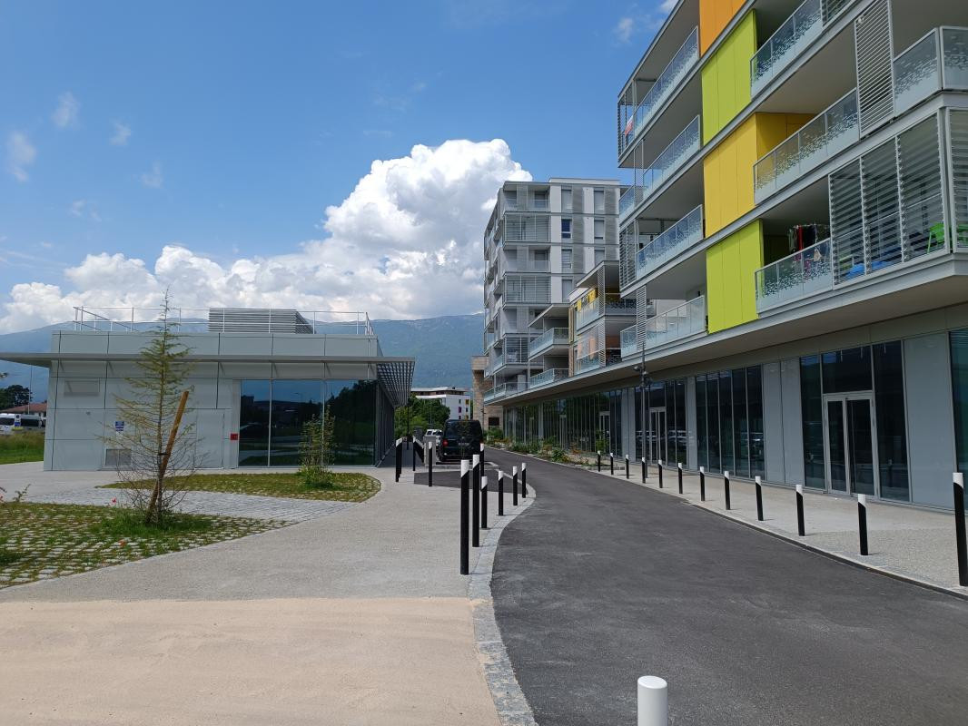 ST GENIS POUILLY - Porte de France - C2 -81.30m²