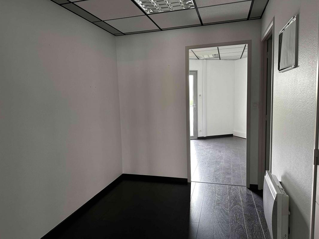 REZE-LES SORINIERES / Local commercial (Bureau / Commerce)