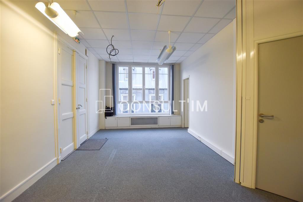 Bureaux calme sur cour proche Saint Philippe du Roule