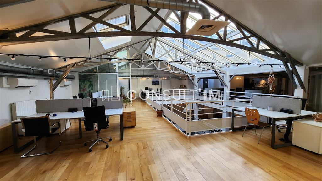 Bureaux à louer dans un bel immeuble indépendant avec cour intérieur de 124m²