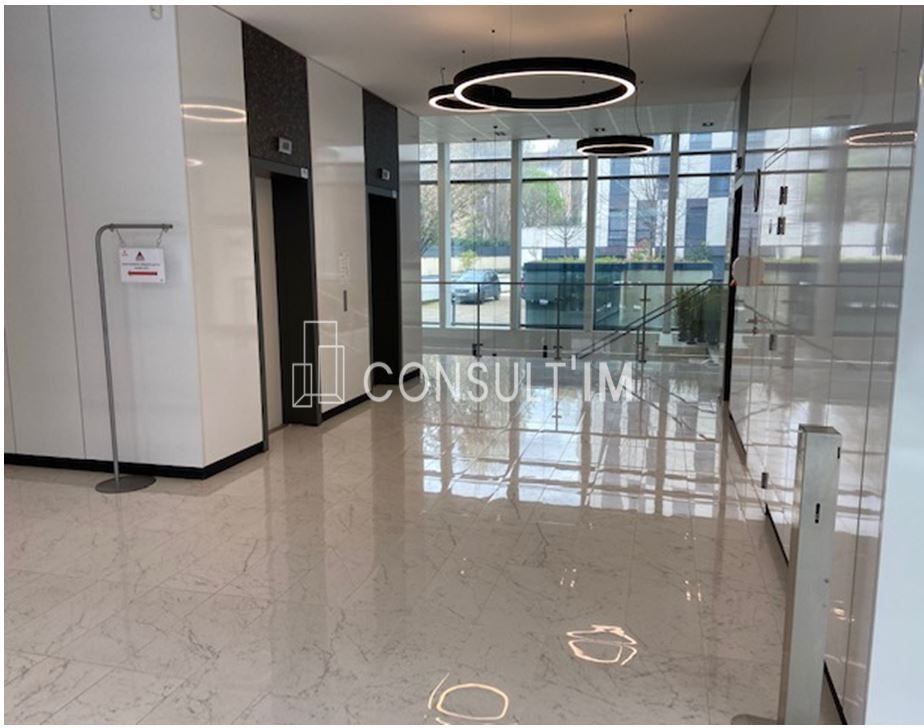 A louer, surface de bureaux de 832 m² divisibles à partir de 158 m²