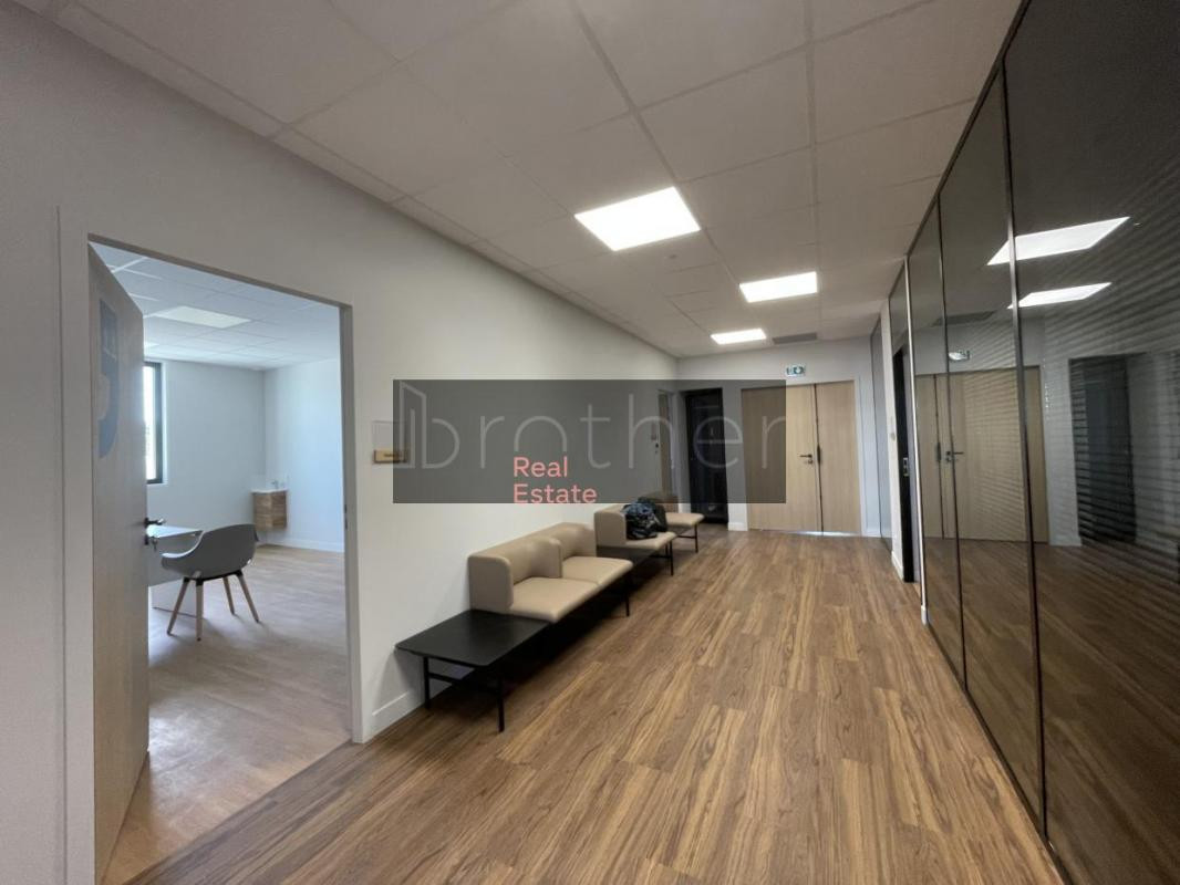 A louer Bureaux 1240.36m2 Bruges Lac - bruges