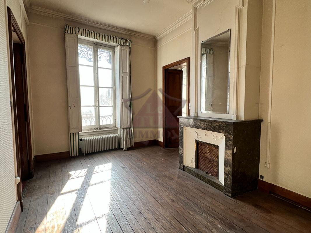 IMMEUBLE EXCEPTIONNEL AVEC TRAVAUX DE RENOVATION