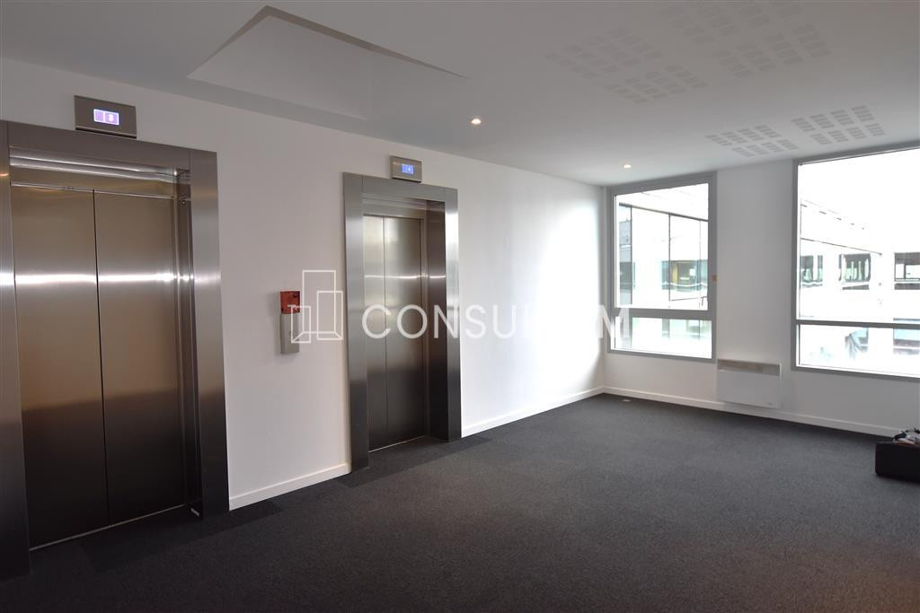 A toute Proximité de la station Plaine Stade de France - 901m² de bureaux lumineux et modulables