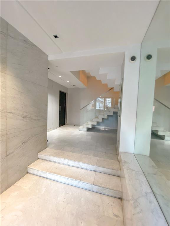 IMMEUBLE ANGLE AVENUE GEORGE V