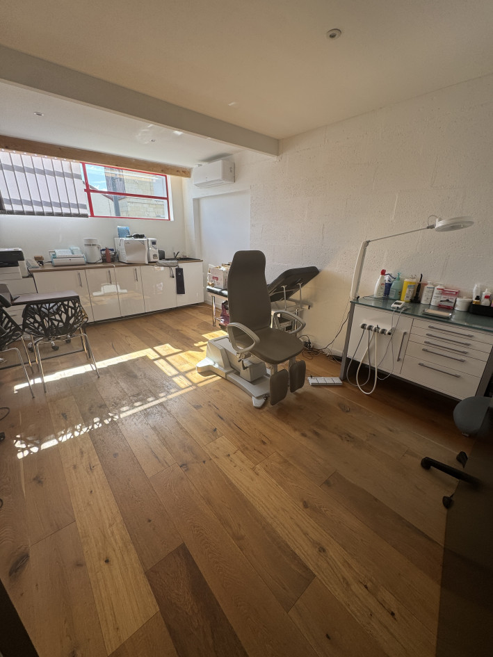 Bureau 18m2 très lumineux Espace Santé & Sport Saumur Balzac