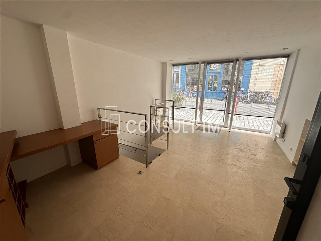 Au coeur du quartier Ménilmontant, en location pure une boutique disponible immédiatement