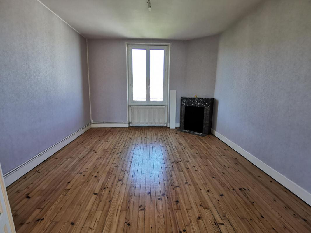 CLERMONT FERRAND, Immeuble  12 pièce(s) 253 m2, rapport 23300/an, jardin, garages, balcon 499800 FAI