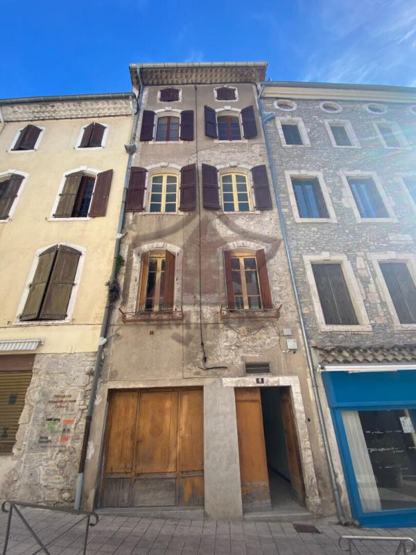 IMMEUBLE AVEC DEUX APPARTEMENTS ET GARAGE A RENOVER