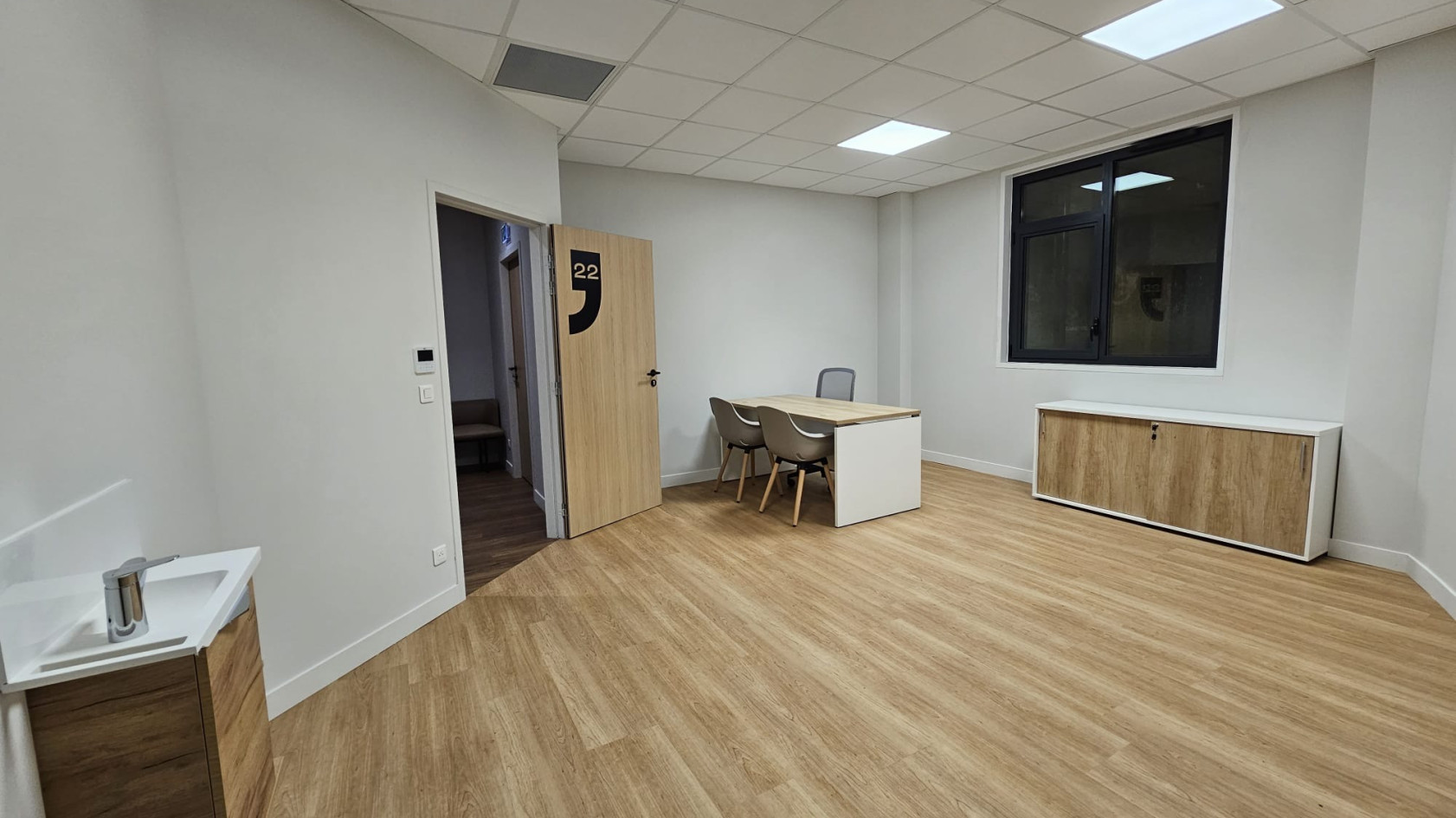 A LOUER – LOCATION  DE BUREAUX AMÉNAGÉS JUSQU'À 300 m² (divisibles à partir de 12 m²)