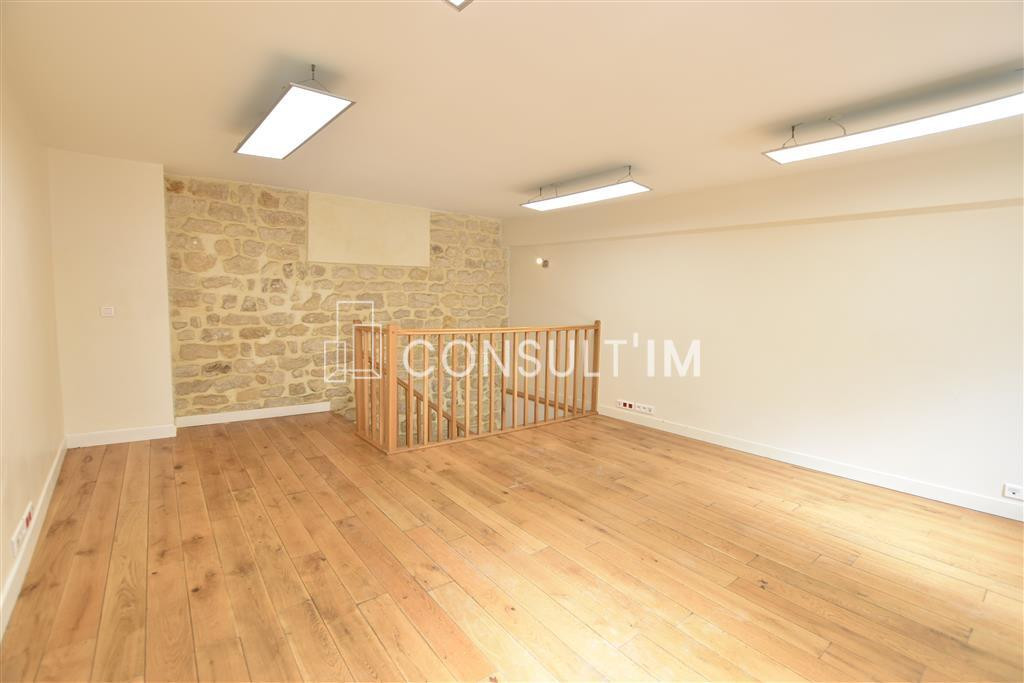 Duplex atypique sur cour arborée à louer