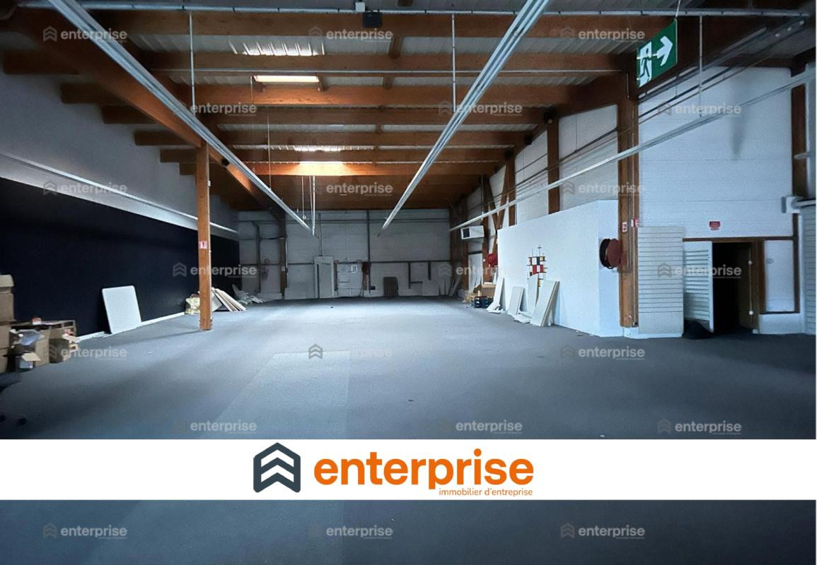 A LOUER - LOCAL COMMERCIAL DE 600M2 - PONT SAINTE MAXENCE