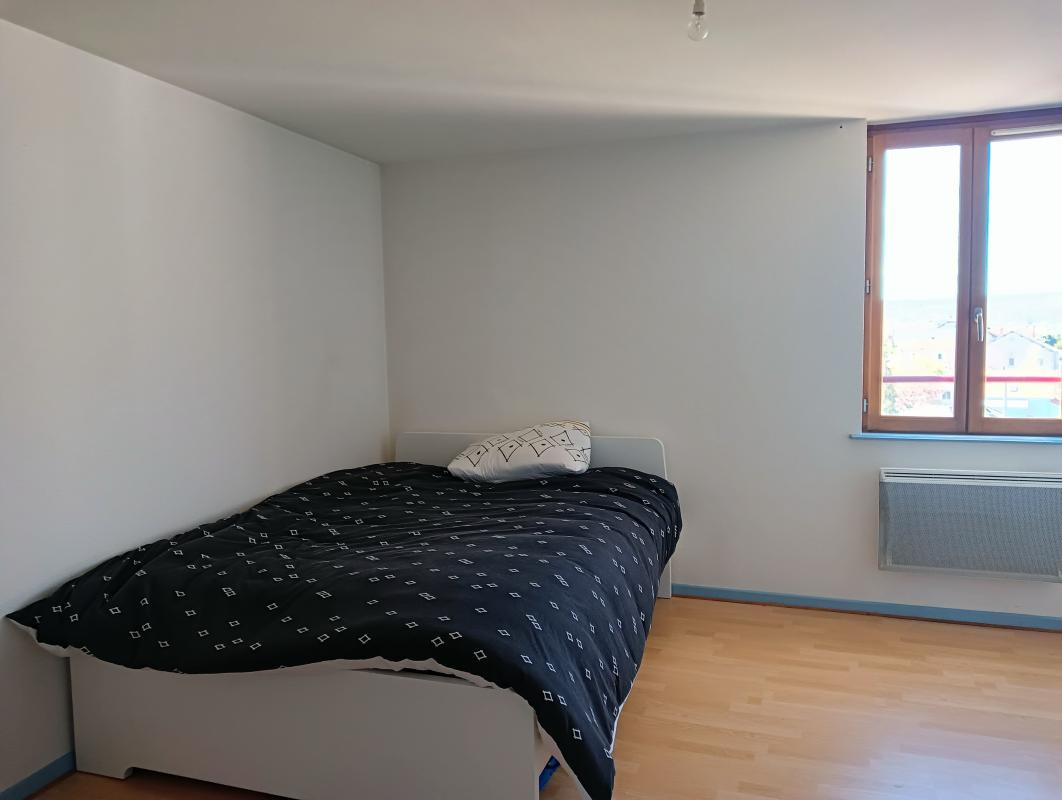 Pour Investisseur IMMEUBLE 100% LOUE ET RENTABLE ! (2 APP. + PHARMACIE)