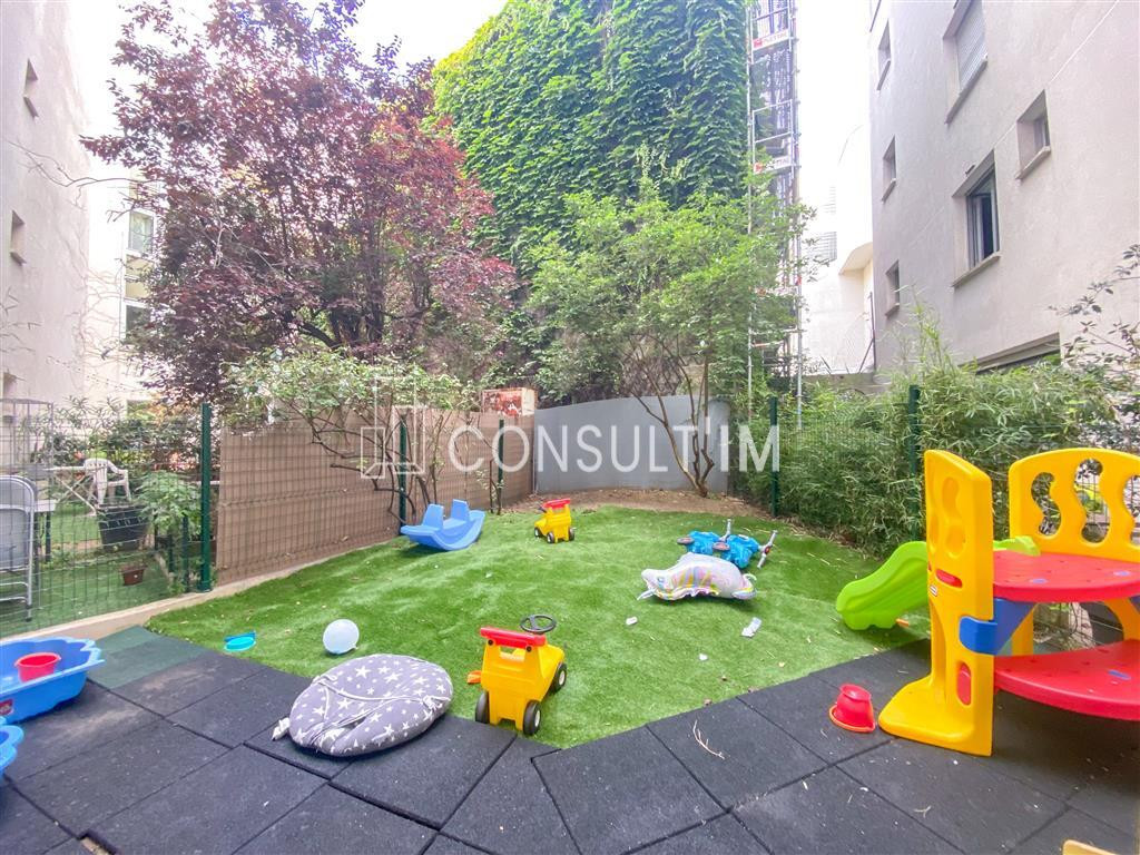 Local commercial ERP PMR en RDC donnant sur un beau jardin privatif